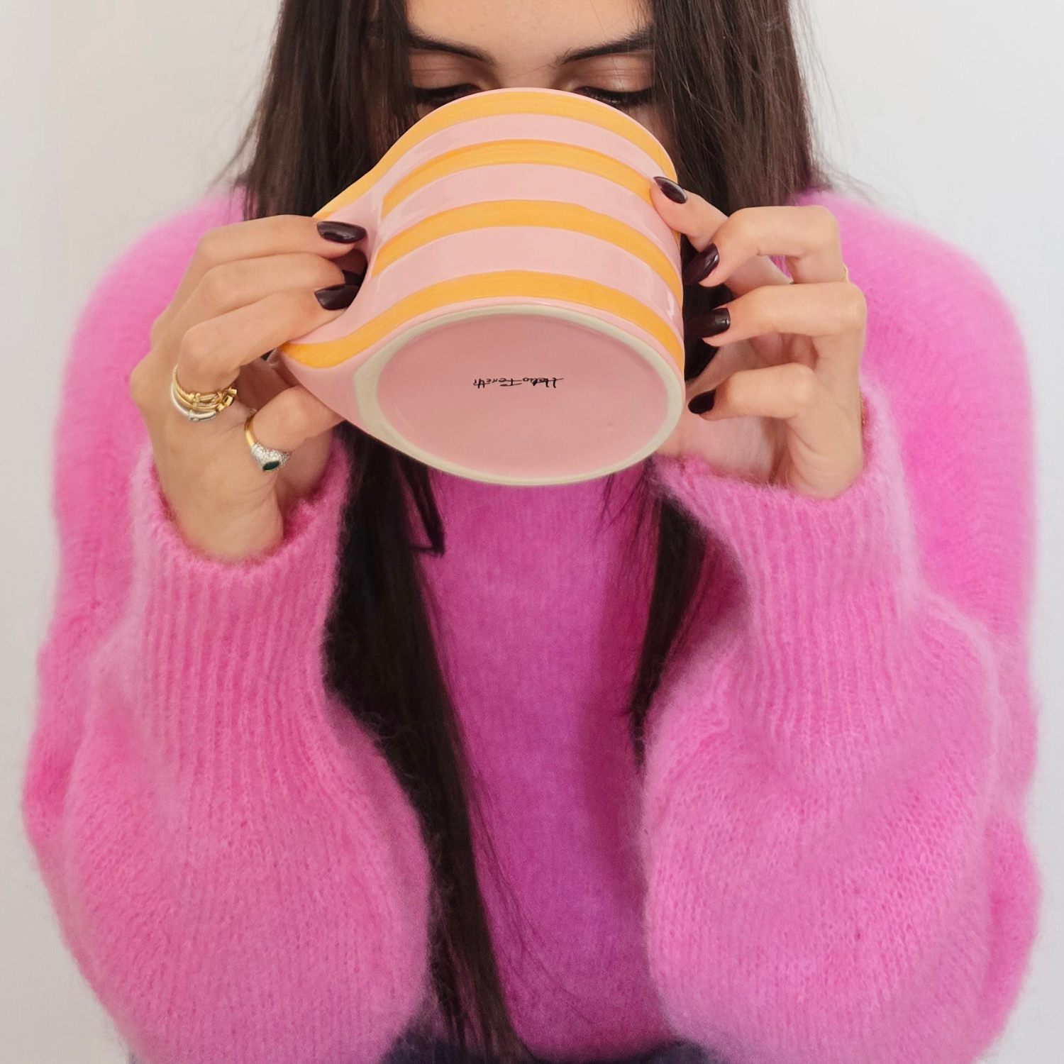 MUGS & TASSES